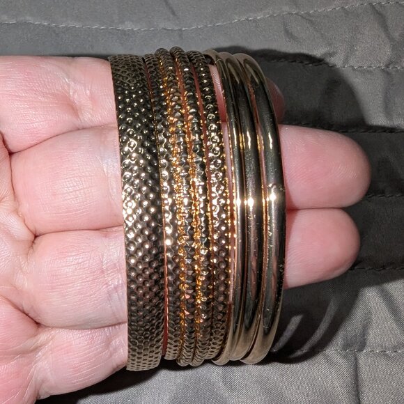 $1 with Bundle ~ Gold Tone Bangle Bracelet Set 5182 - Picture 1 of 2